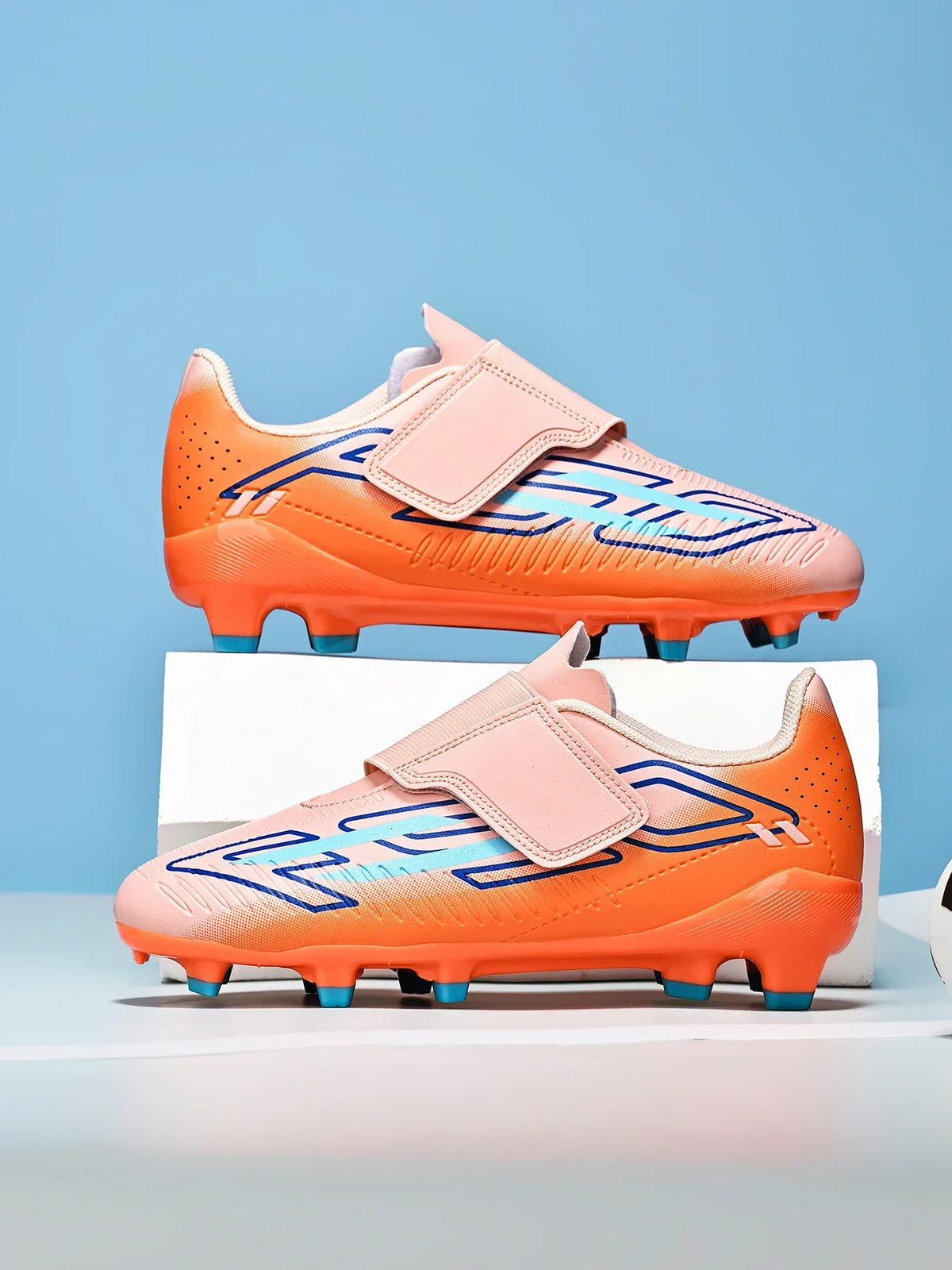 Chaussures de football professionnelles pour hommes, sans lacets, antidérapantes, pour jeunes, crampons FG/TF, entraînement sur terrain, crampons rapides pour le football.