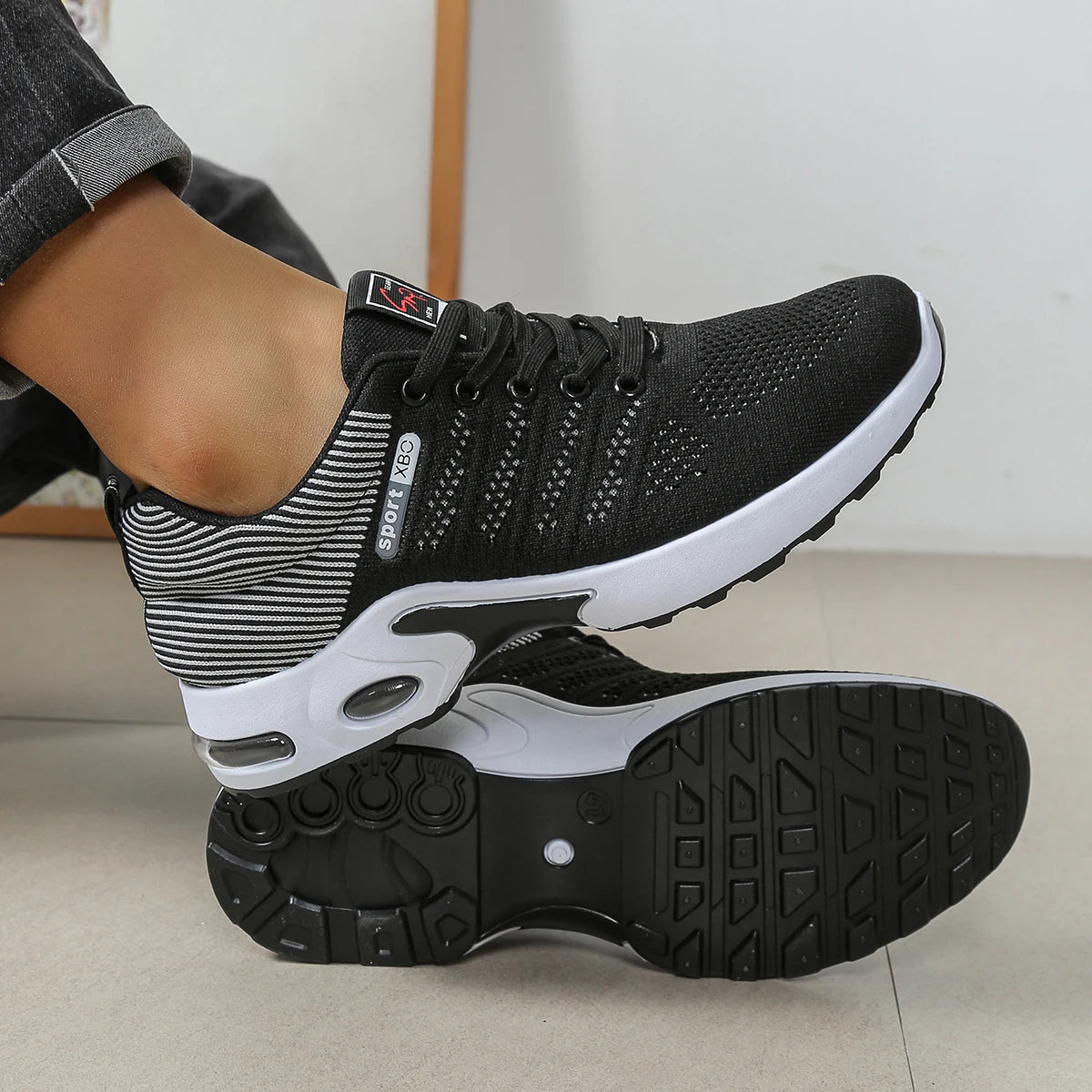 Herrenschuhe: Modische, besonders atmungsaktive Schnür-Laufschuhe – rutschfest, strapazierfähig und mit kissenweichem Tragekomfort – Modische Herren-Sneaker