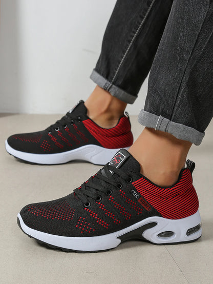 Herrenschuhe: Modische, besonders atmungsaktive Schnür-Laufschuhe – rutschfest, strapazierfähig und mit kissenweichem Tragekomfort – Modische Herren-Sneaker